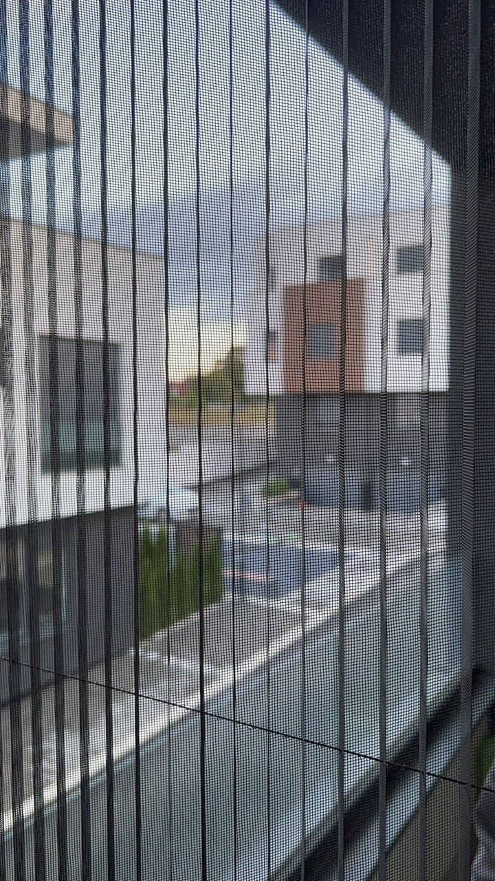 Ugrađen komarnik na balkonskim vratima